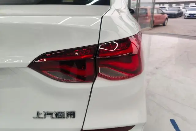 Chevrolet Cruze 320 automatic Enjoy Skylight version