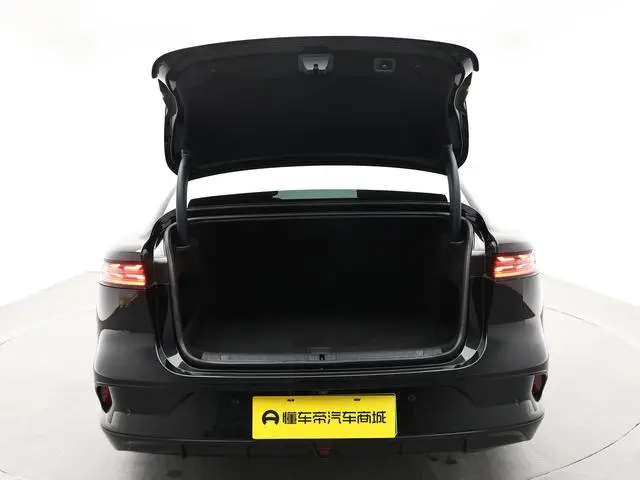 VOYAH Lantu chasing light PHEV Ultra-long battery life, four-wheel drive ultimate edition