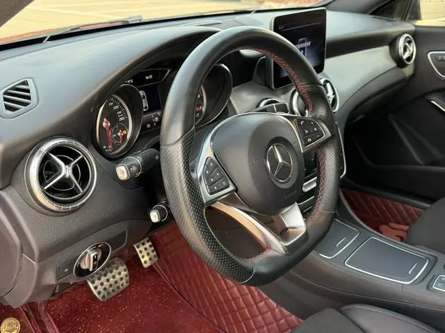 Mercedes-Benz Mercedes-Benz CLA CLA 220 4MATIC