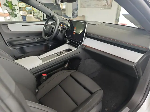 Polestar Polestar 4 Single motor standard battery life PLUS dual star connected version