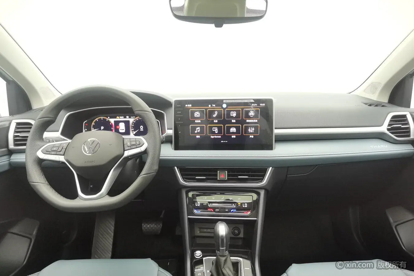 Volkswagen Tuyue 300TSI two-wheel drive full moon version
