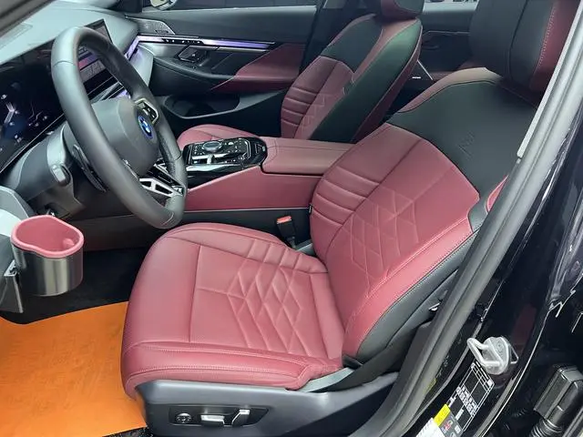 BMW BMW i5 eDrive40L M sports suit