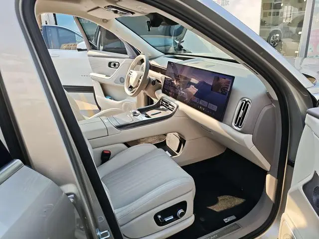 Geely Galaxy Galaxy M9 210km four-wheel drive pilot version