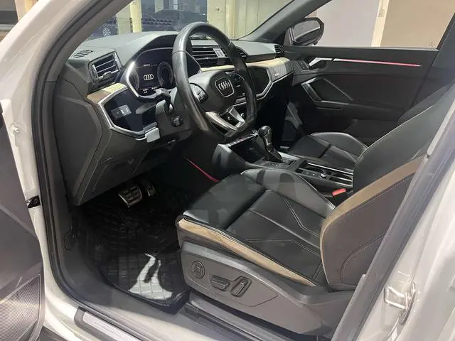 Audi Audi Q3 35 TFSI fashion and elegant