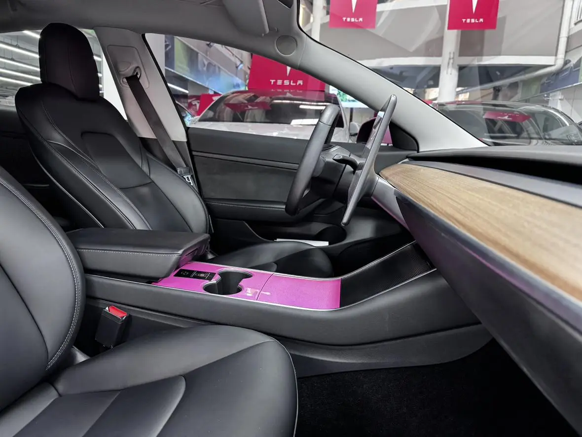 Tesla Model 3 Long battery life, rear-wheel drive version