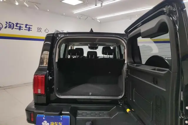 Tank Tank 300 2.0T Conqueror