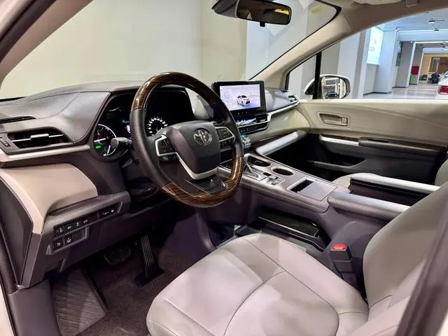 TOYOTA Grevia Smart electric hybrid dual engine 2.5L two-wheel drive comfort version