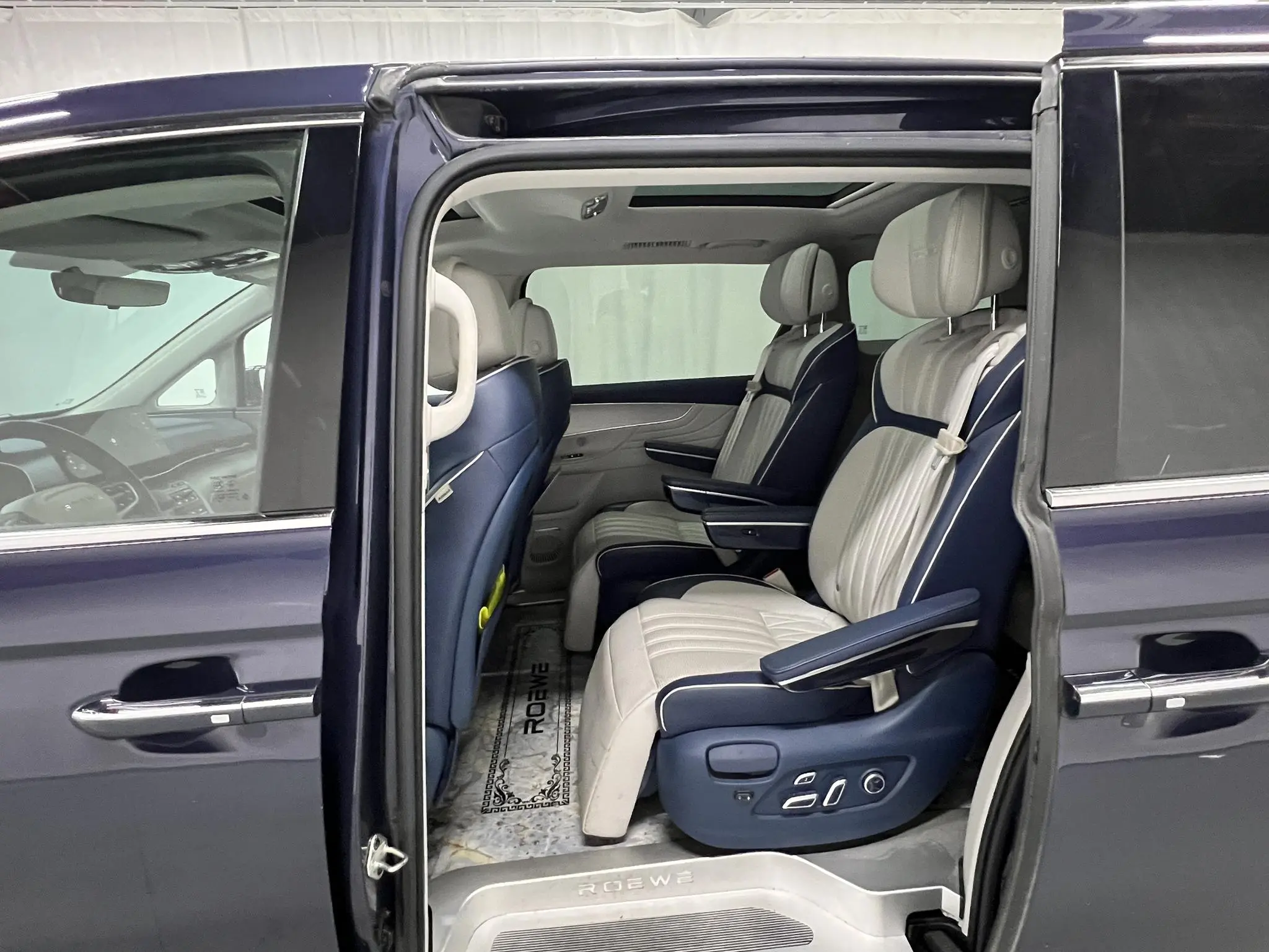Roewe Roewe iMAX8 400TGI Reunion Edition