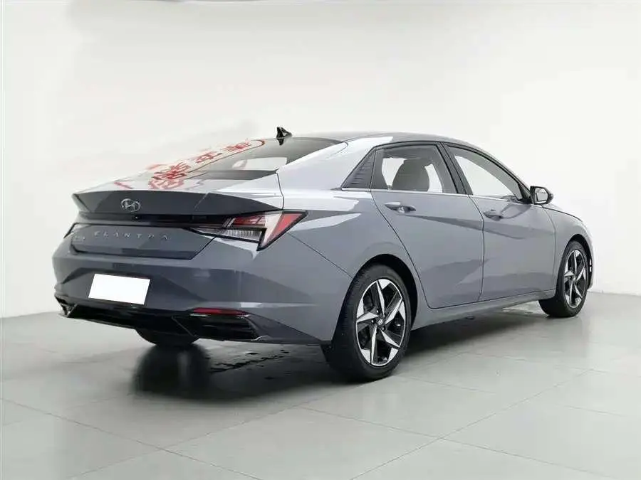 Hyundai Elantra 1.5L CVT LUX Premium Edition