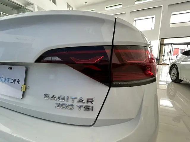 Volkswagen Sagitar 200TSI DSG Flying Edition