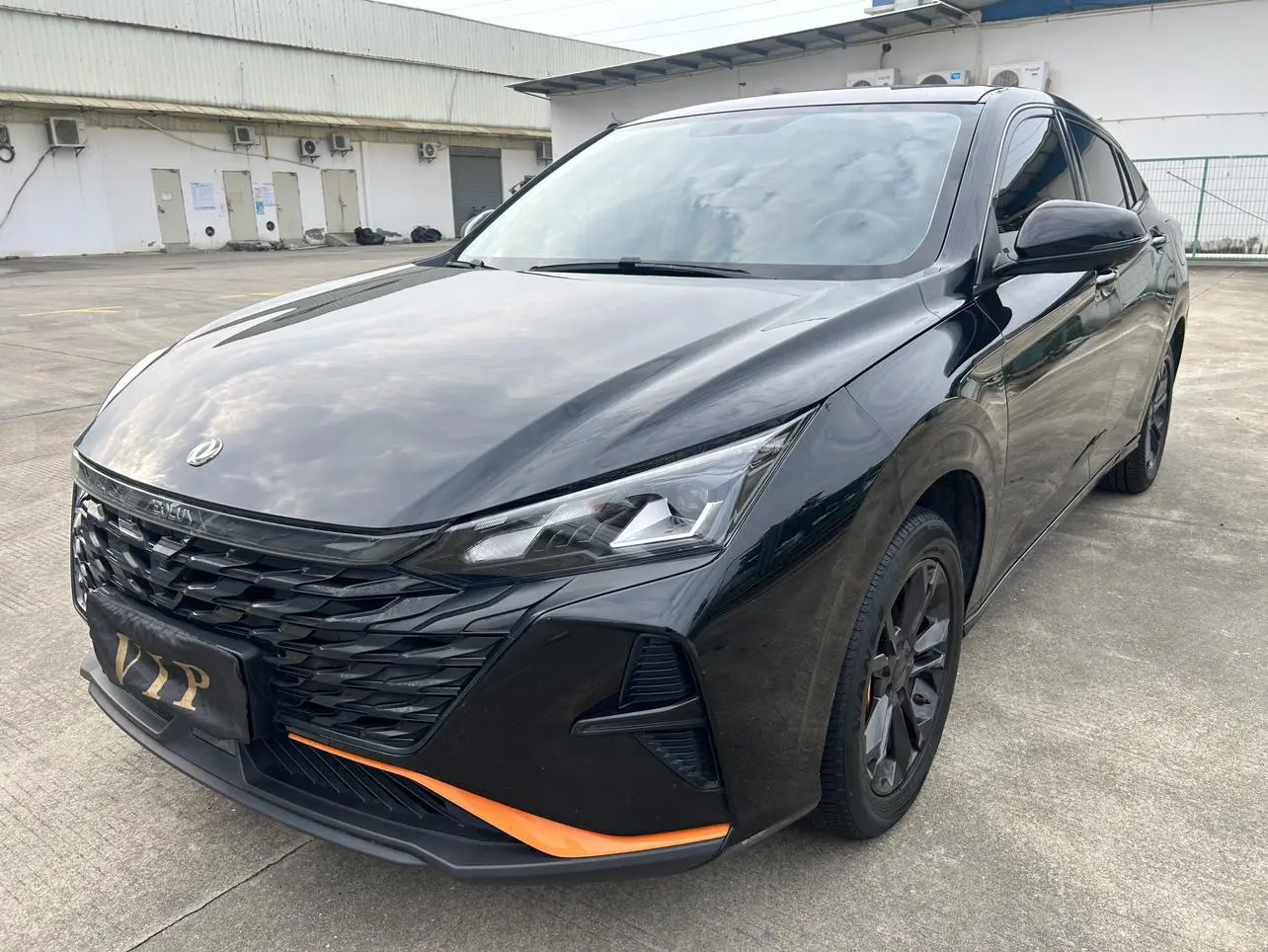 Dongfeng Fengshen Yi Hyun Mach Version 1.5L Automatic Glory Version