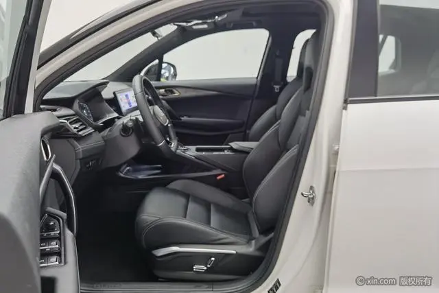 LYNK & CO Lynk 06 1.5T Jin Pro