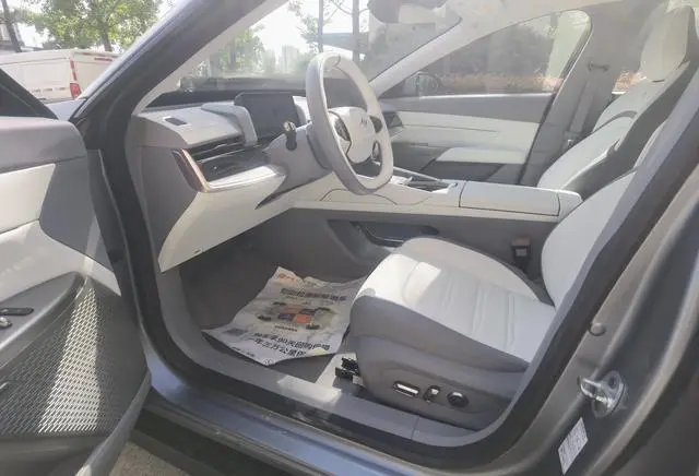 Dongfeng eπ eπ007 Pure electric 540 four-wheel drive Max version