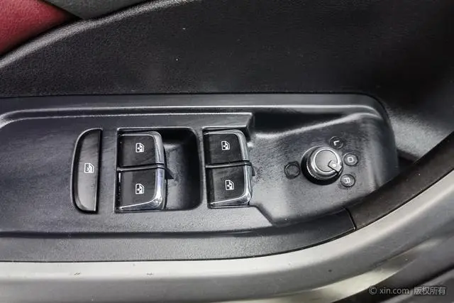 Dongfeng Fengshen Dongfeng Fengshen AX7 PRO 1.6T Automatic Smart Version