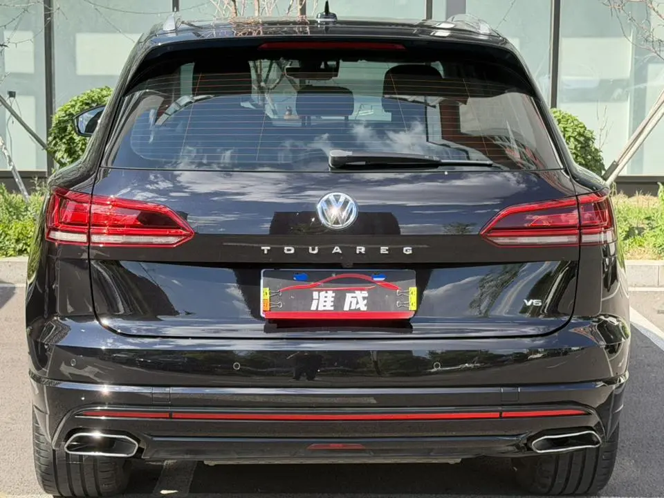 Volkswagen Touareg 3.0 TSI Sharp Front Version Country V