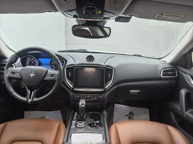 Maserati Ghibli 3.0T 350Hp standard version Country V