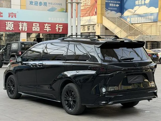 TOYOTA Saina 2.5L Hybrid Deluxe Edition