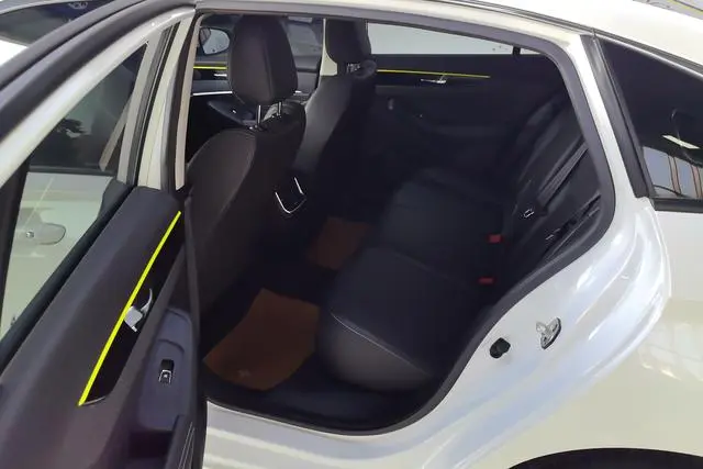 Dongfeng Fengshen Yi Hyun MAX 1.5T super-capable Dad*hybrid version