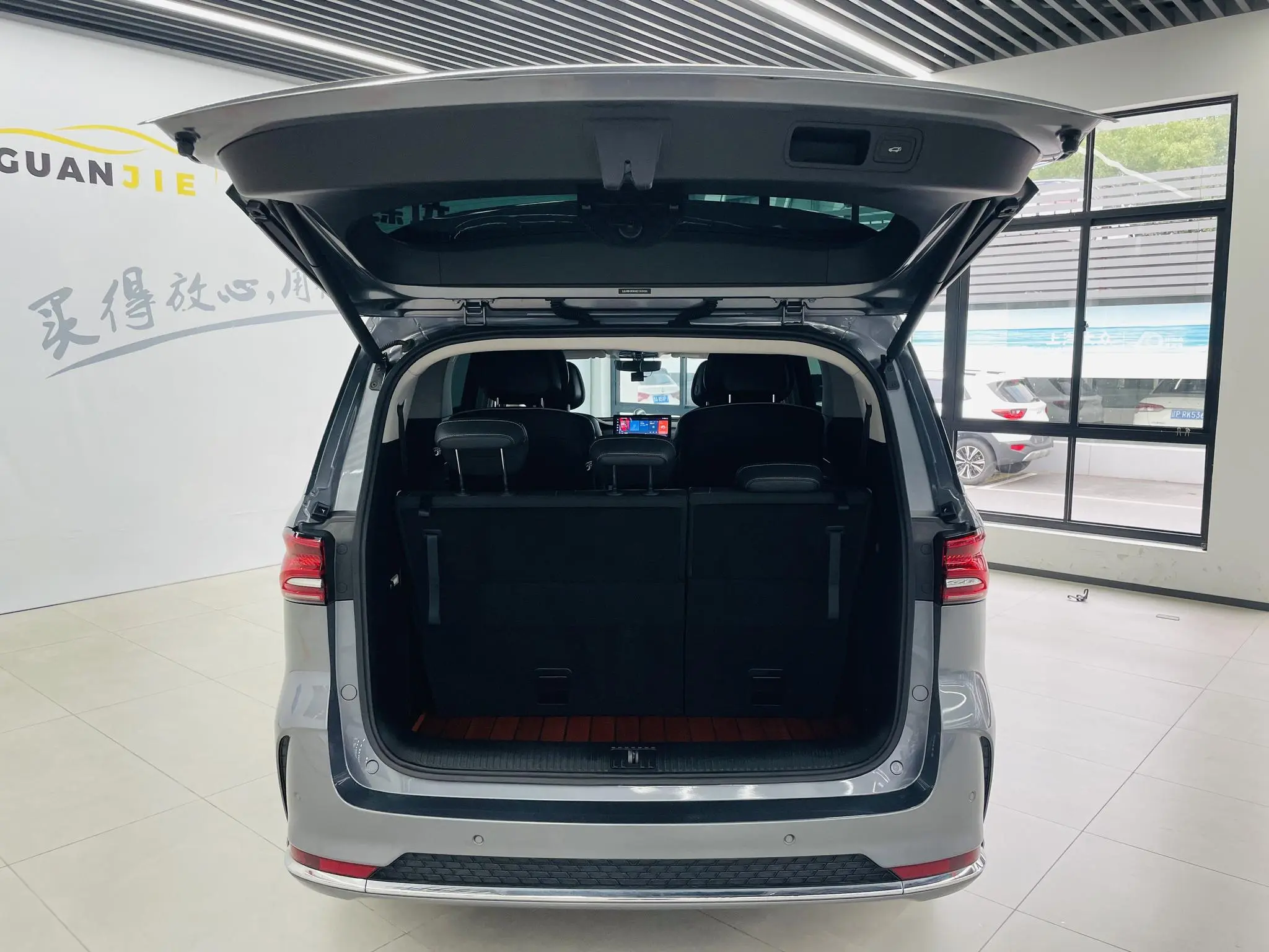 Roewe Roewe iMAX8 400TGI Reunion Edition