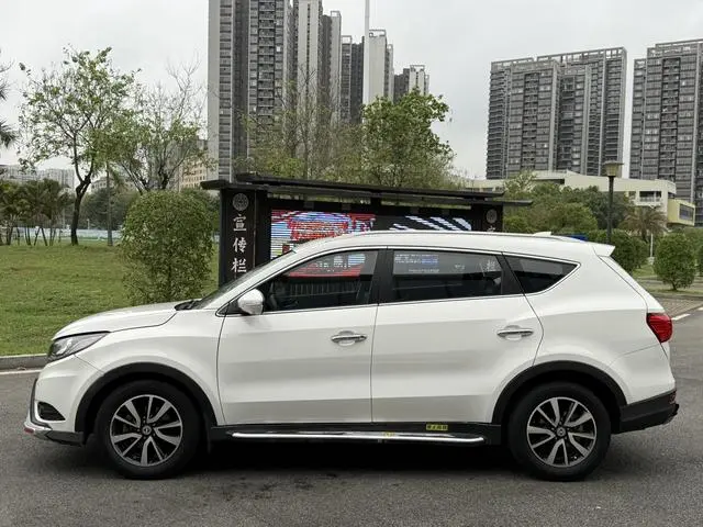 Dongfeng Fengguang Scenery 580 Facelift 1.5T CVT luxury