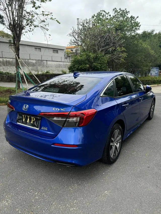 Honda Civic 240TURBO CVT Momentum Edition