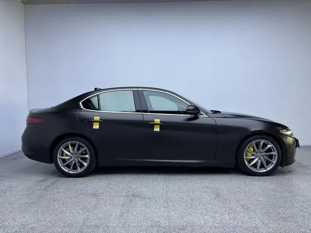 Alfa Romeo Giulia 2.0T 280HP Deluxe Edition