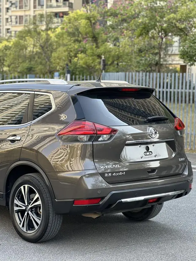 Nissan Qijun 2.5 L XL ITS CVT 4WD Luxury Pilot Edition