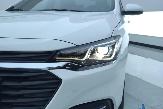 Chevrolet Cruze 320 automatic Enjoy Skylight version