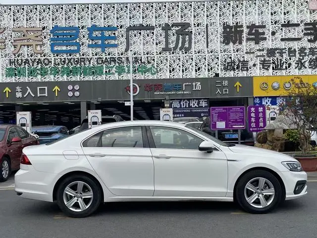 Volkswagen Lingdu 230TSI DSG Fashion Edition Country VI