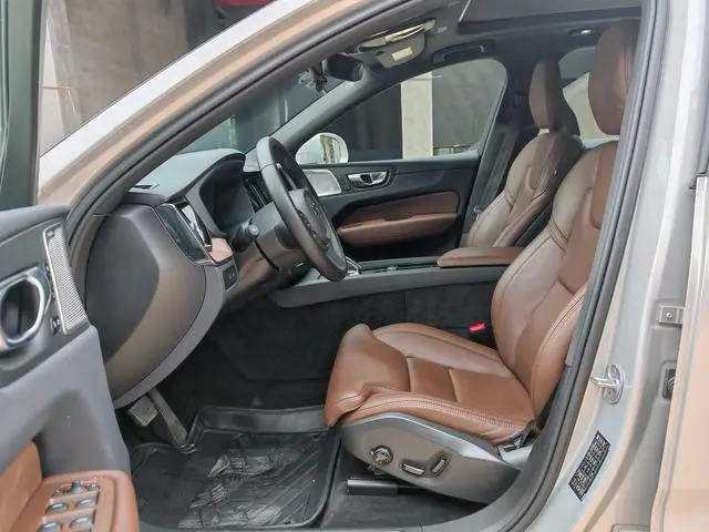 Volvo Volvo XC60 PHEV T8 four-wheel drive long battery life Zhiya Deluxe Edition