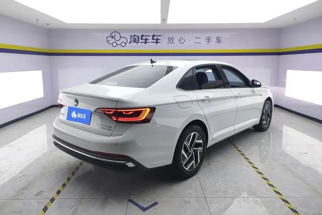 Volkswagen Sagitar 300TSI DSG Flying Edition