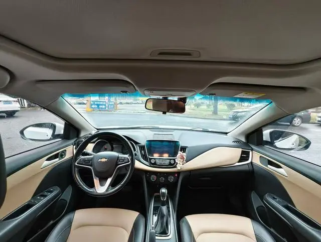 Chevrolet Cruze 320 automatic Enjoy Skylight version