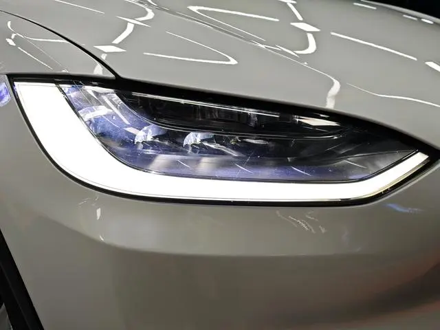 Tesla Model X 75D