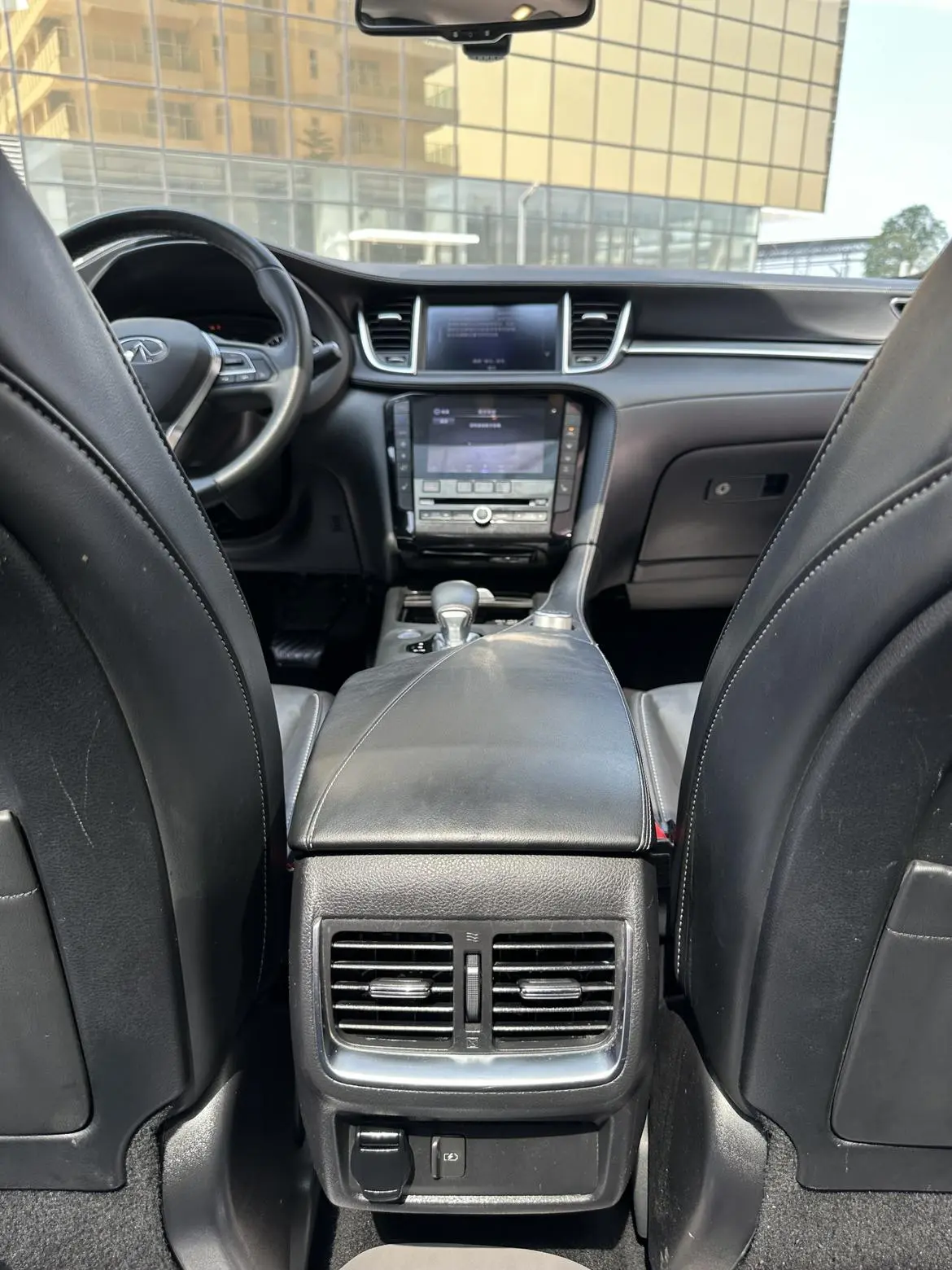 Infiniti Infiniti QX50 2.0T two-wheel drive fashion version