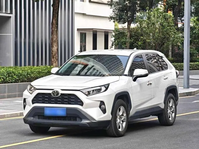 TOYOTA RAV4 Rongfang 2.0L CVT two-wheel drive fashion version