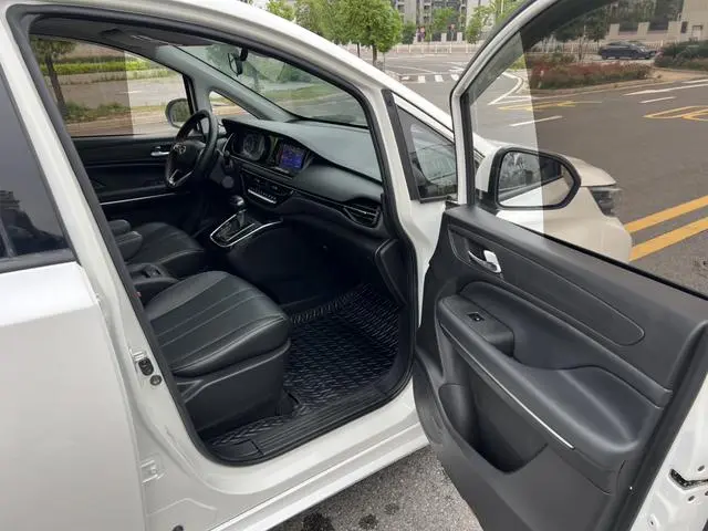 GAC Trumpchi M6 270T Automatic Deluxe Edition 7 seats