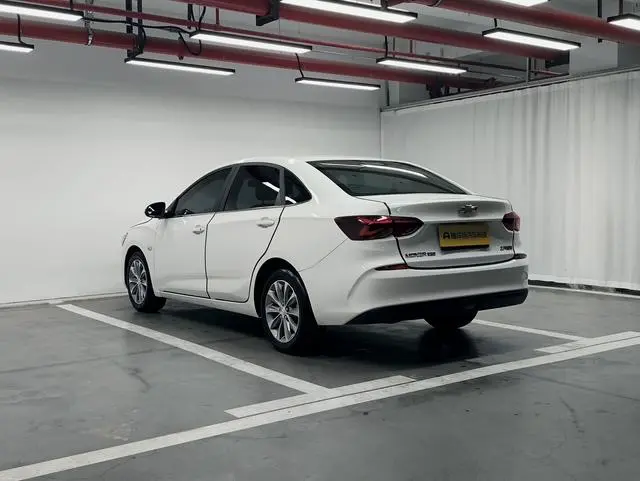 Chevrolet Cruze 320 automatic Enjoy Skylight version