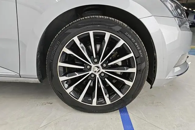 Skoda Speed pie ZI330 DSG Comfort Edition Country VI