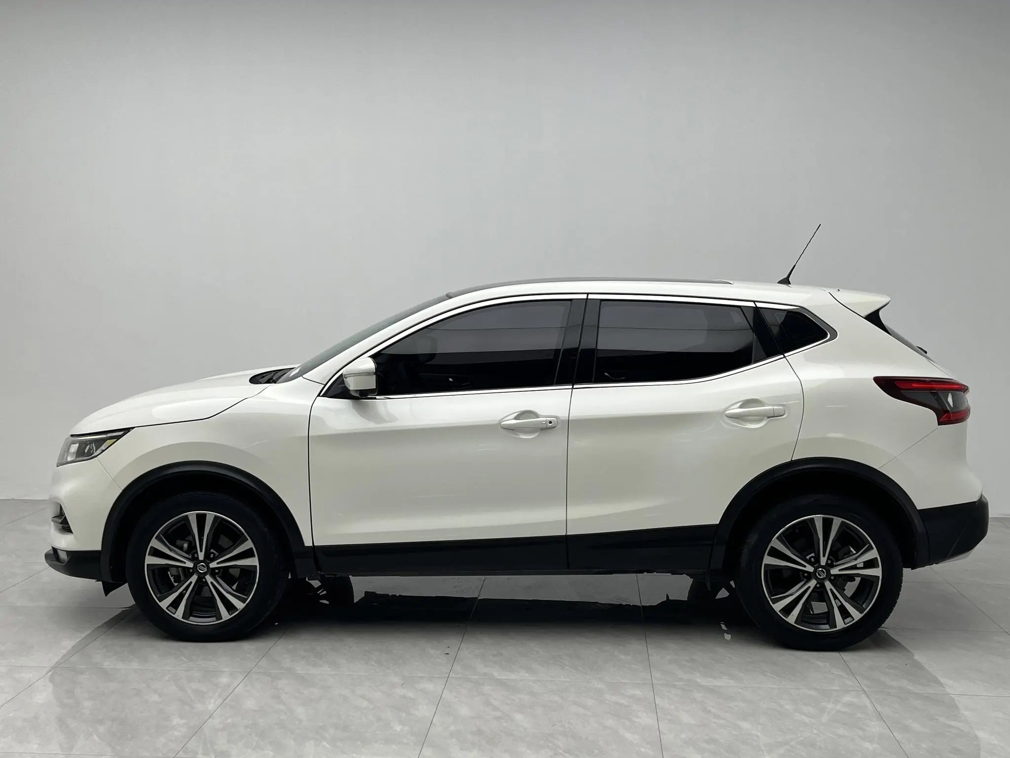 Nissan Qashqai 2.0L CVT Deluxe Edition
