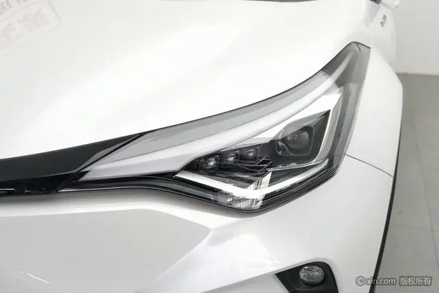 TOYOTA Toyota C-HR Dual engine 2.0L E-CVT Deluxe Edition