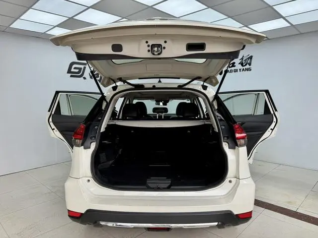 Nissan Qijun 2.0 L XL ITS CVT 2WD Comfort Commemorative Edition