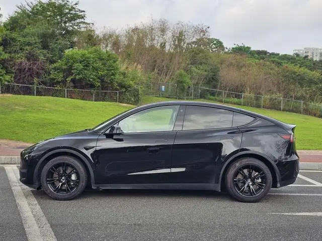Tesla Model Y Standard battery life, rear-wheel drive version