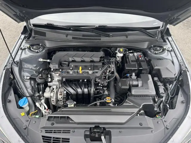 Hyundai Elantra 1.5L CVT LUX Premium Edition