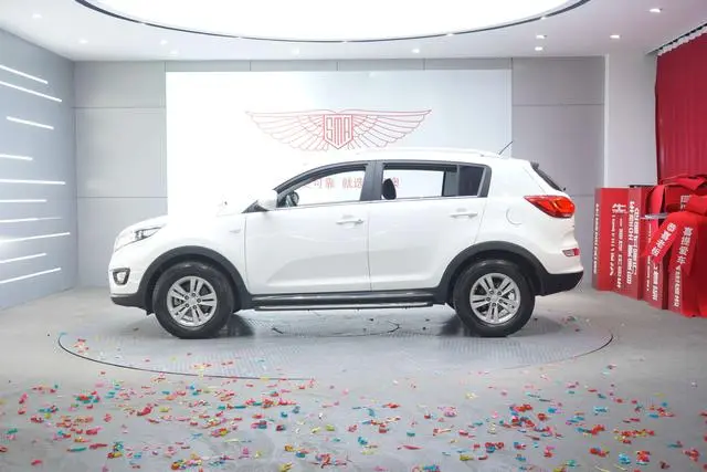 Kia Smart running 2.0L automatic two-wheel drive version GL