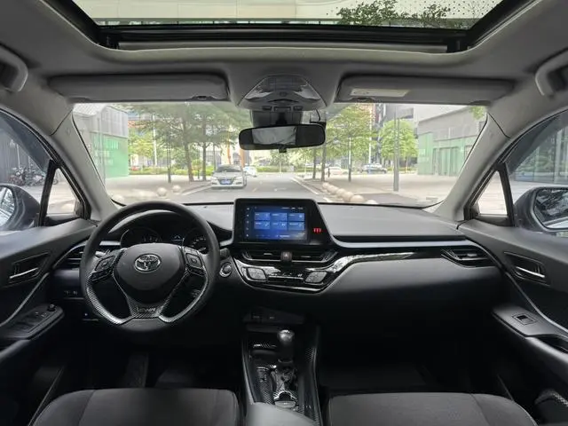 TOYOTA IZOA 2.0L Yixiang Edition