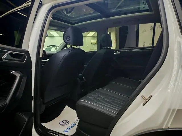 Volkswagen Tiguan L 330TSI two-wheel drive R-Line Premium edition