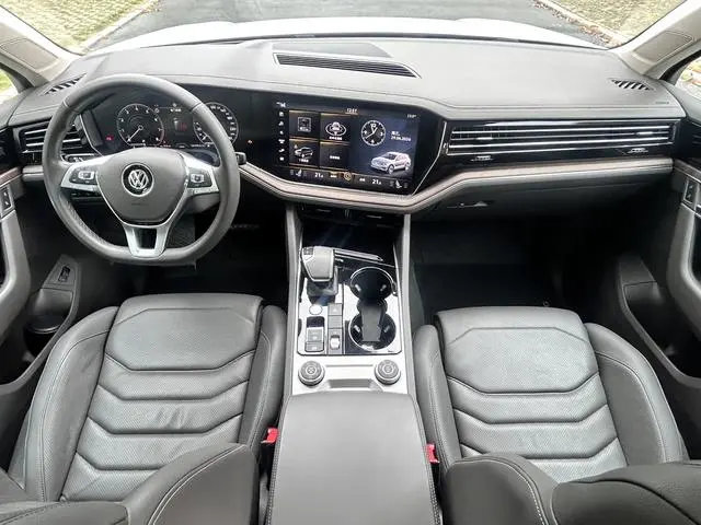 Volkswagen Touareg 3.0 TSI Sharp Front Version Country V