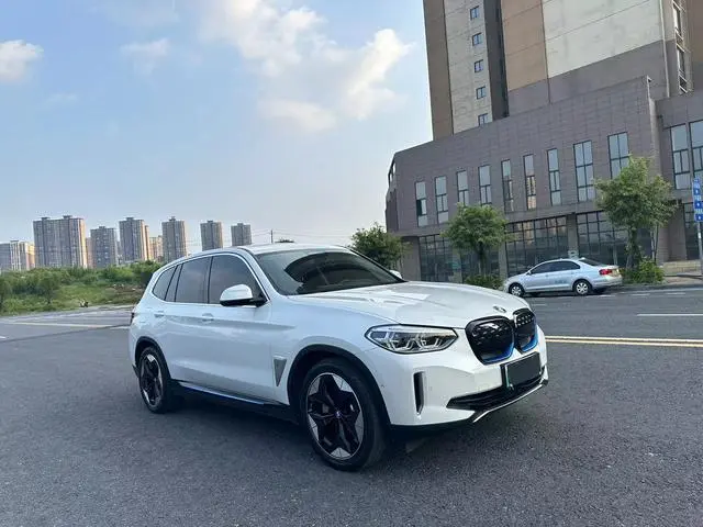 BMW BMW iX3 Creative collar type