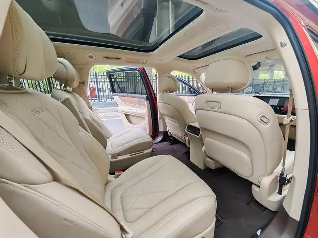 AITO Ask the world M9 Extended range Max six-seater version