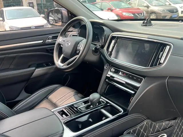 GAC Trumpchi GS8 390T two-wheel drive Luxury Zhilian Commemorative Edition